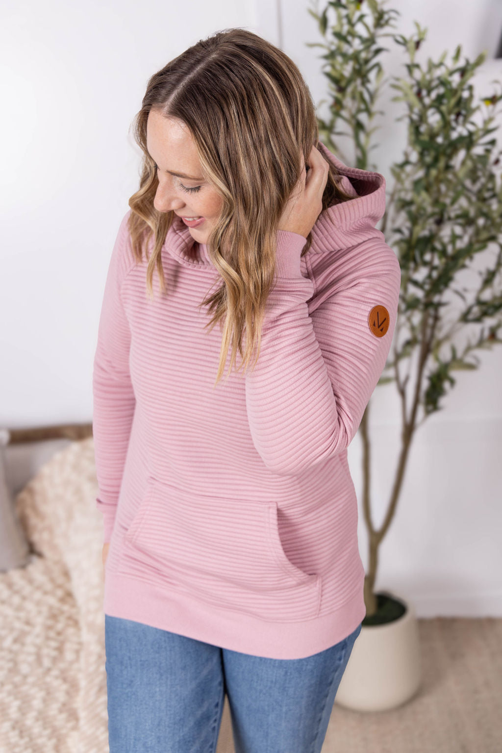 WAREHOUSE Tatum Textured Pullover Hoodie - Rose