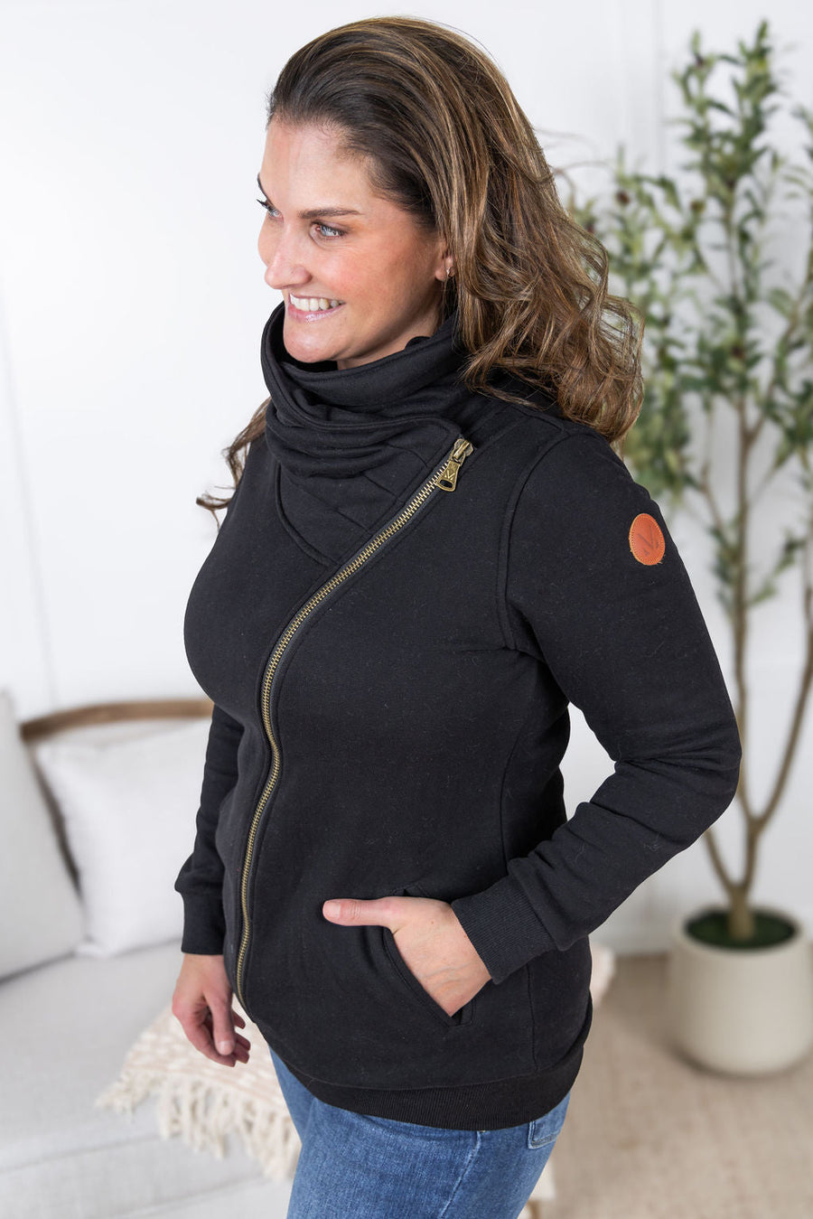 WAREHOUSE Quinn ZipUp Cowl - Black
