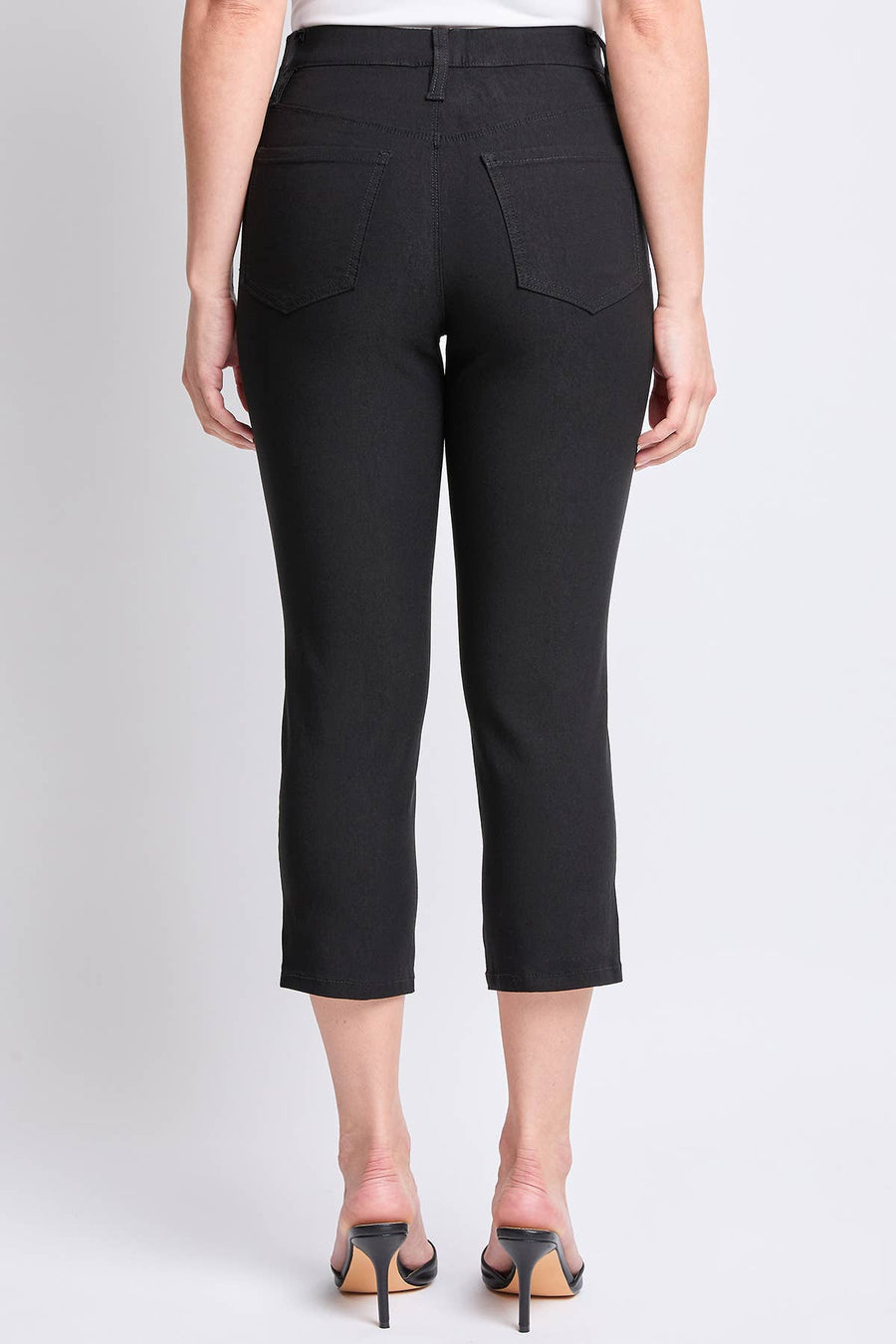 Hyperstretch Pull On Capri: Black