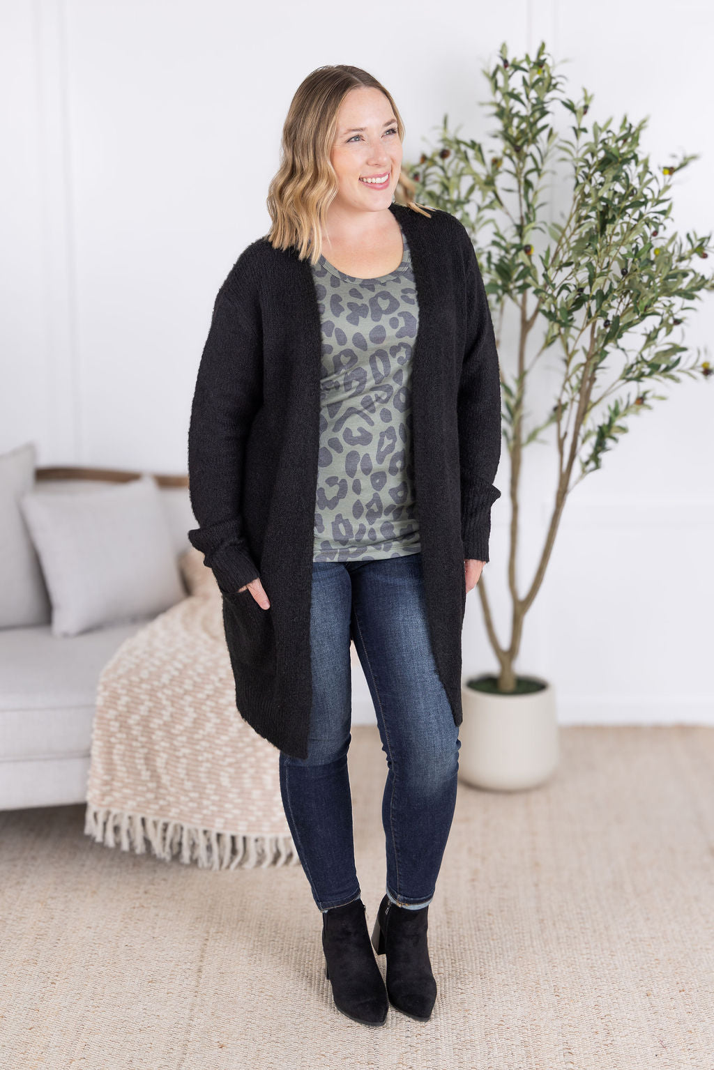 WAREHOUSE Madison Cozy Cardigan - Black