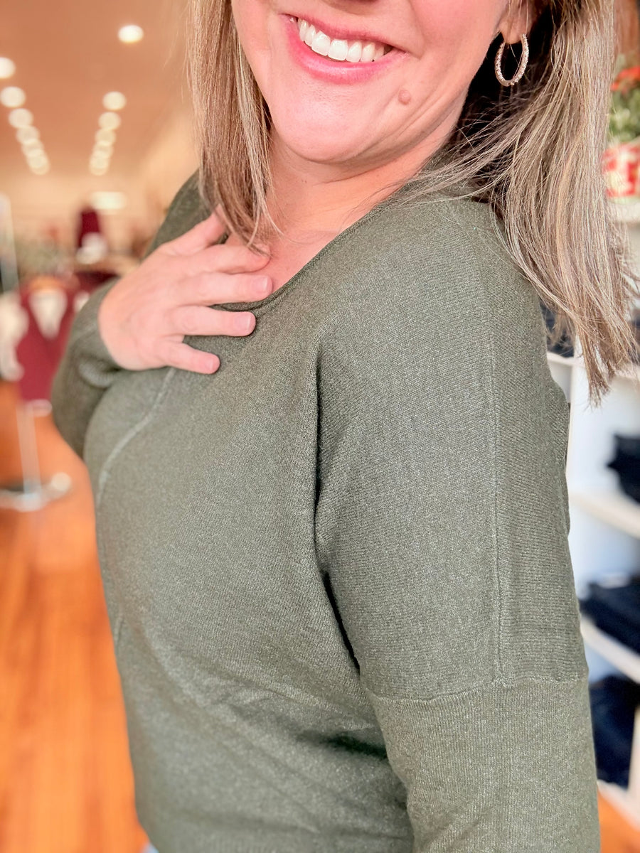 Front Seam Round-Neck Sweater- Olive