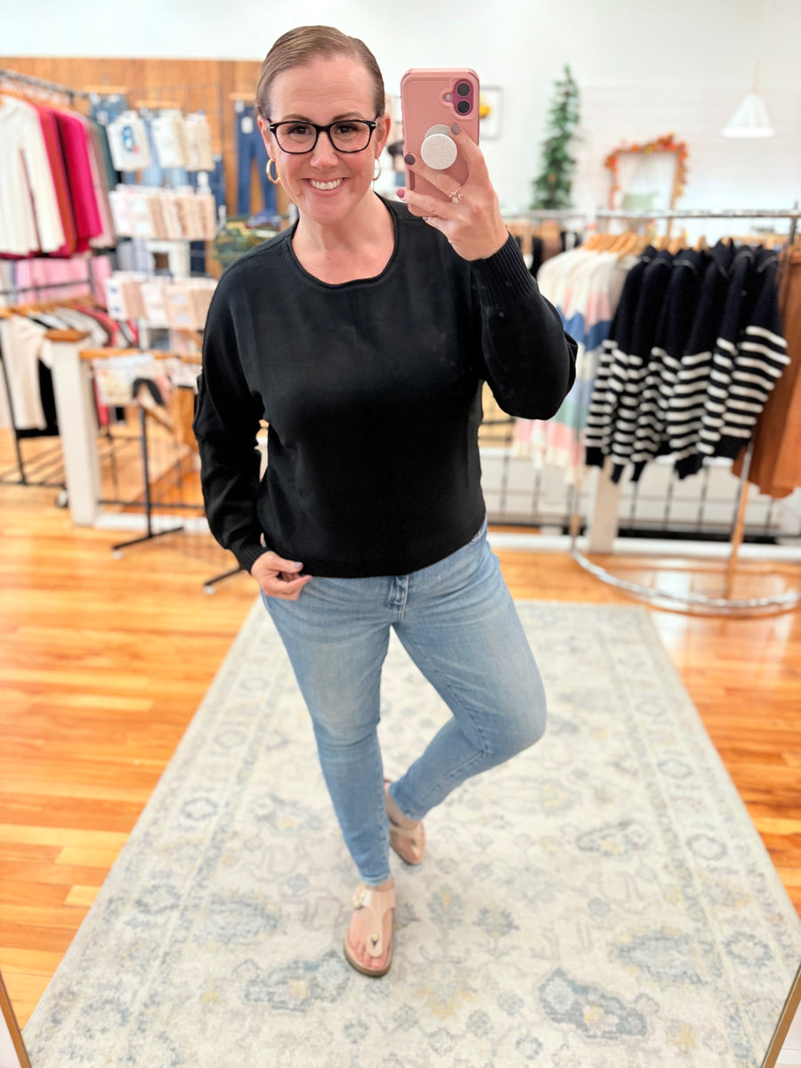 Front Seam Round-Neck Sweater- Black