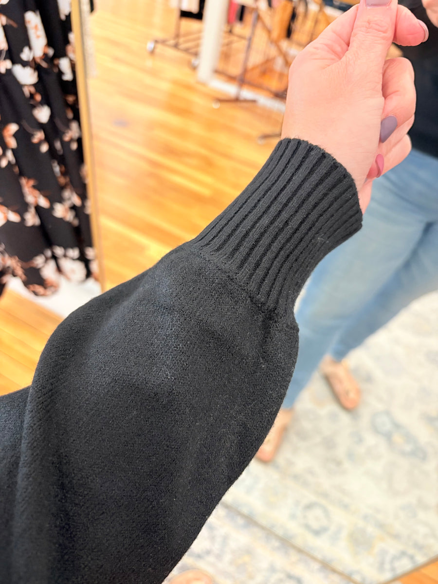 Front Seam Round-Neck Sweater- Black