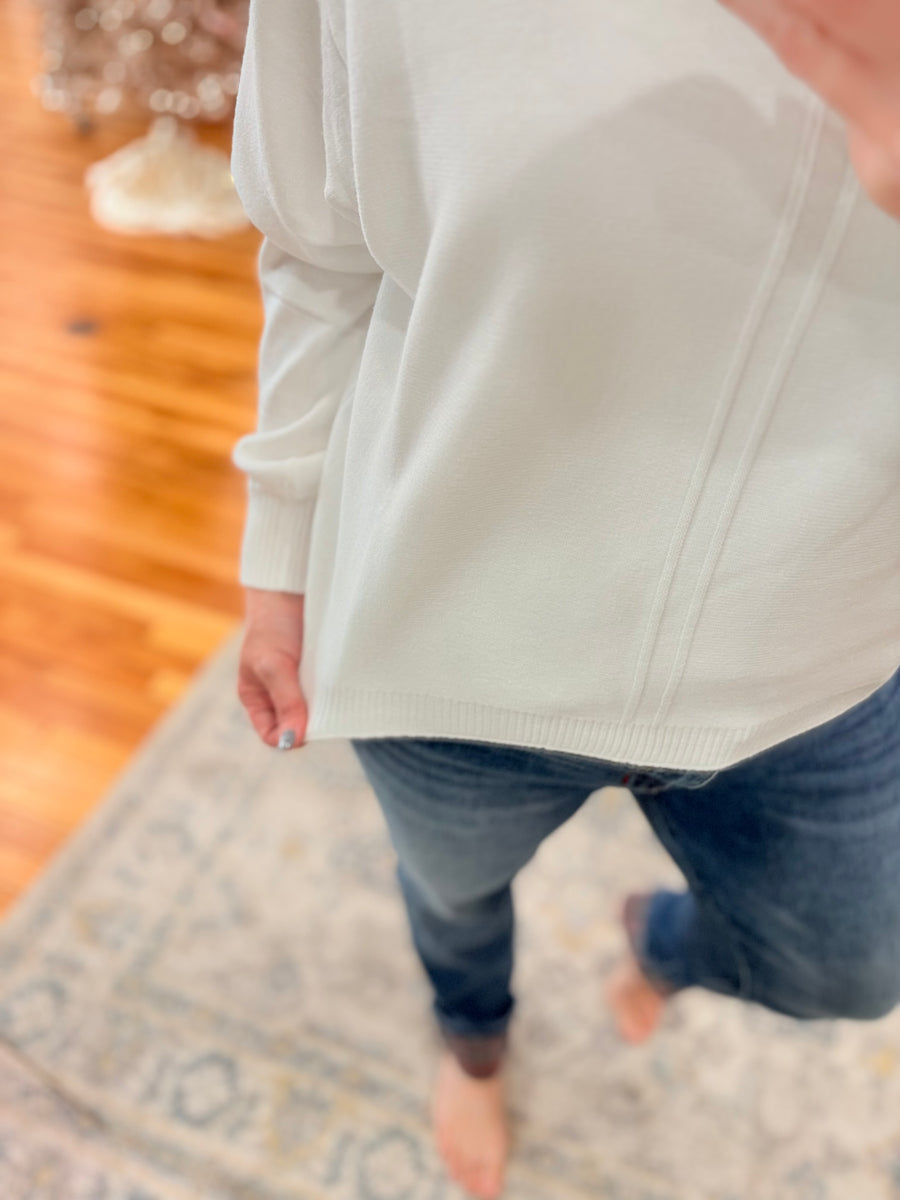 Front Seam Round-Neck Sweater- Ivory