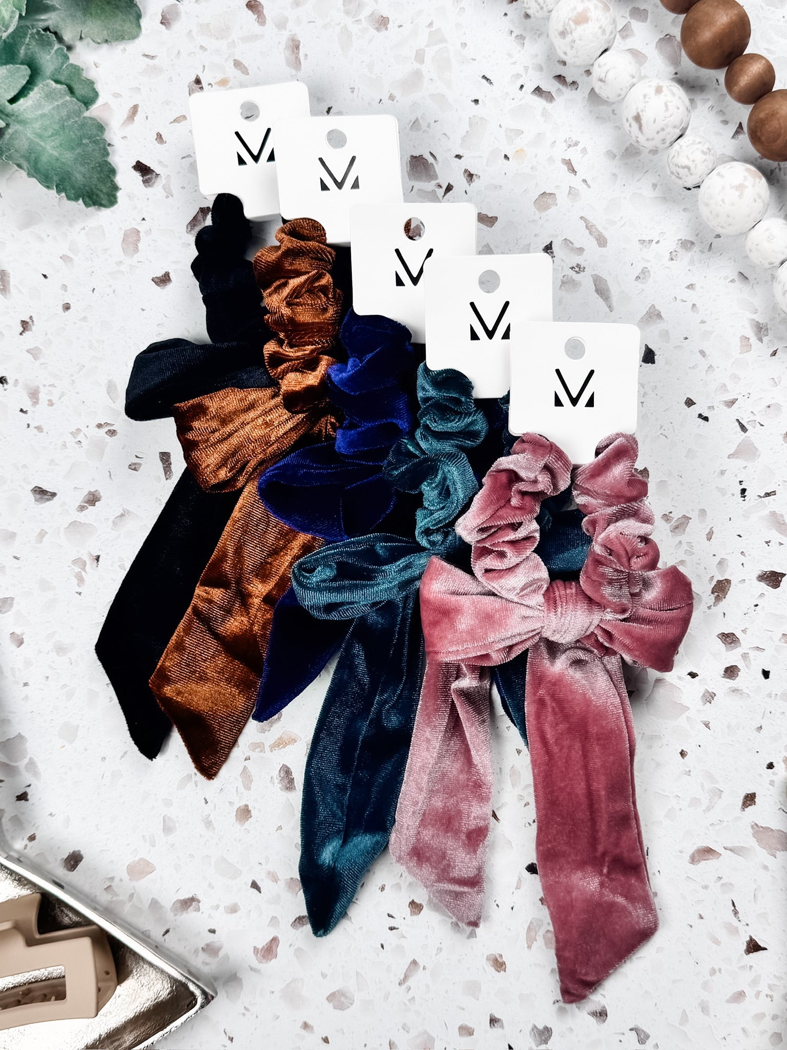 WAREHOUSE Velvet Bow Scrunchie