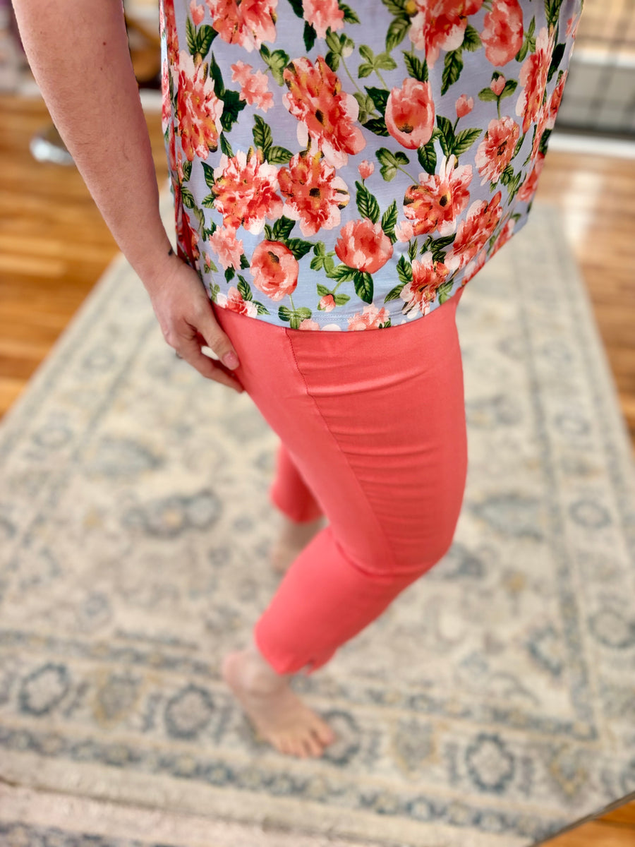 Hyperstretch Pull On Capri: Coral